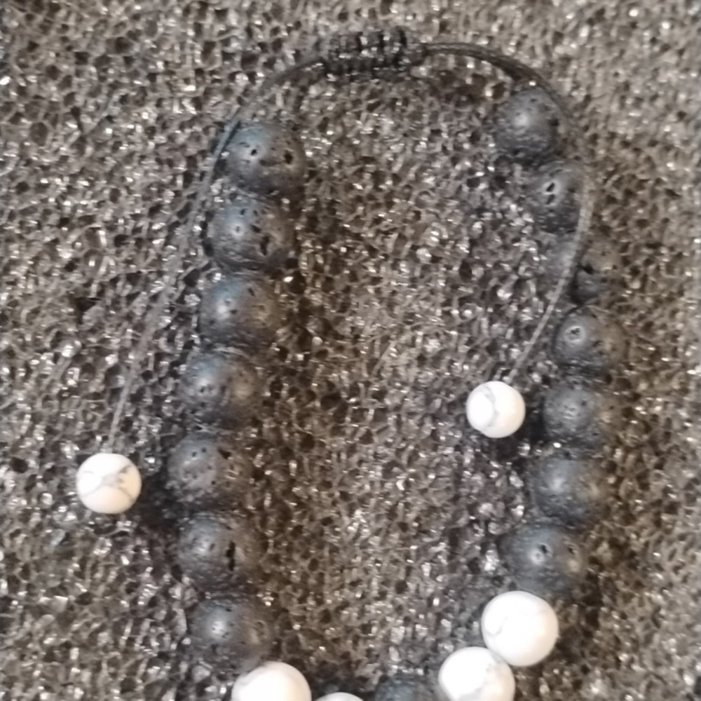 Black and White Beaded Bracelet - Picture 2 of 5